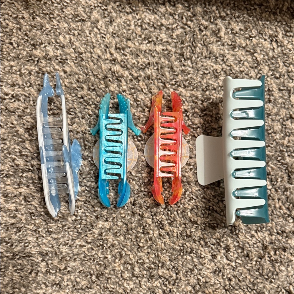 Colorful Seahorse and Whale Claw Clips - Picture 2 of 3